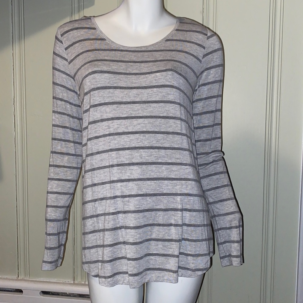 Gap lightweight and soft long sleeved tee